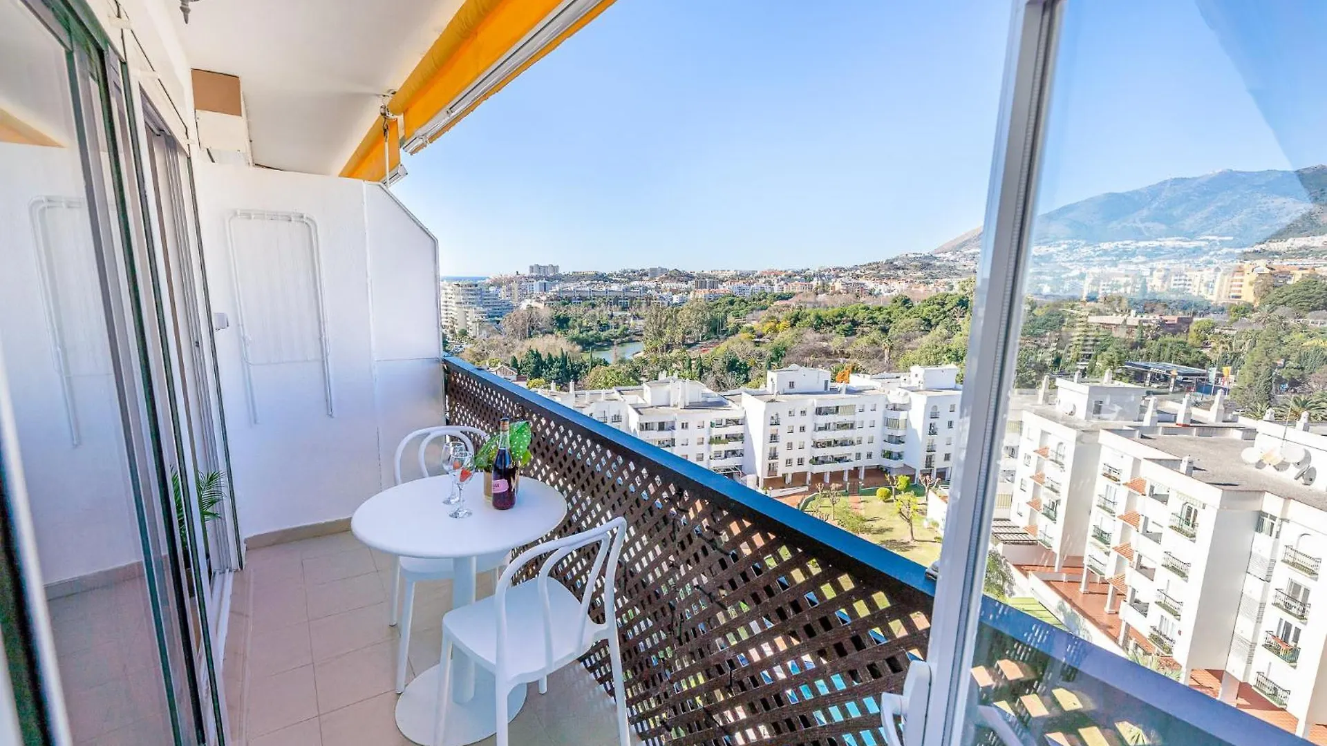 דירה בנאלמדנה 797 Holiday Rentals - Acogedor Apartamento Con Hermosas Vistas ספרד